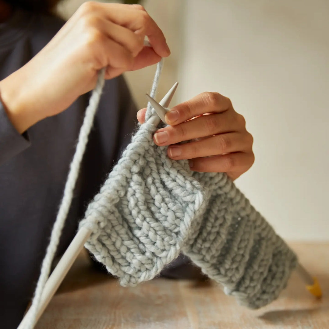 Kit de tejido Gorro y mitones (DMC)