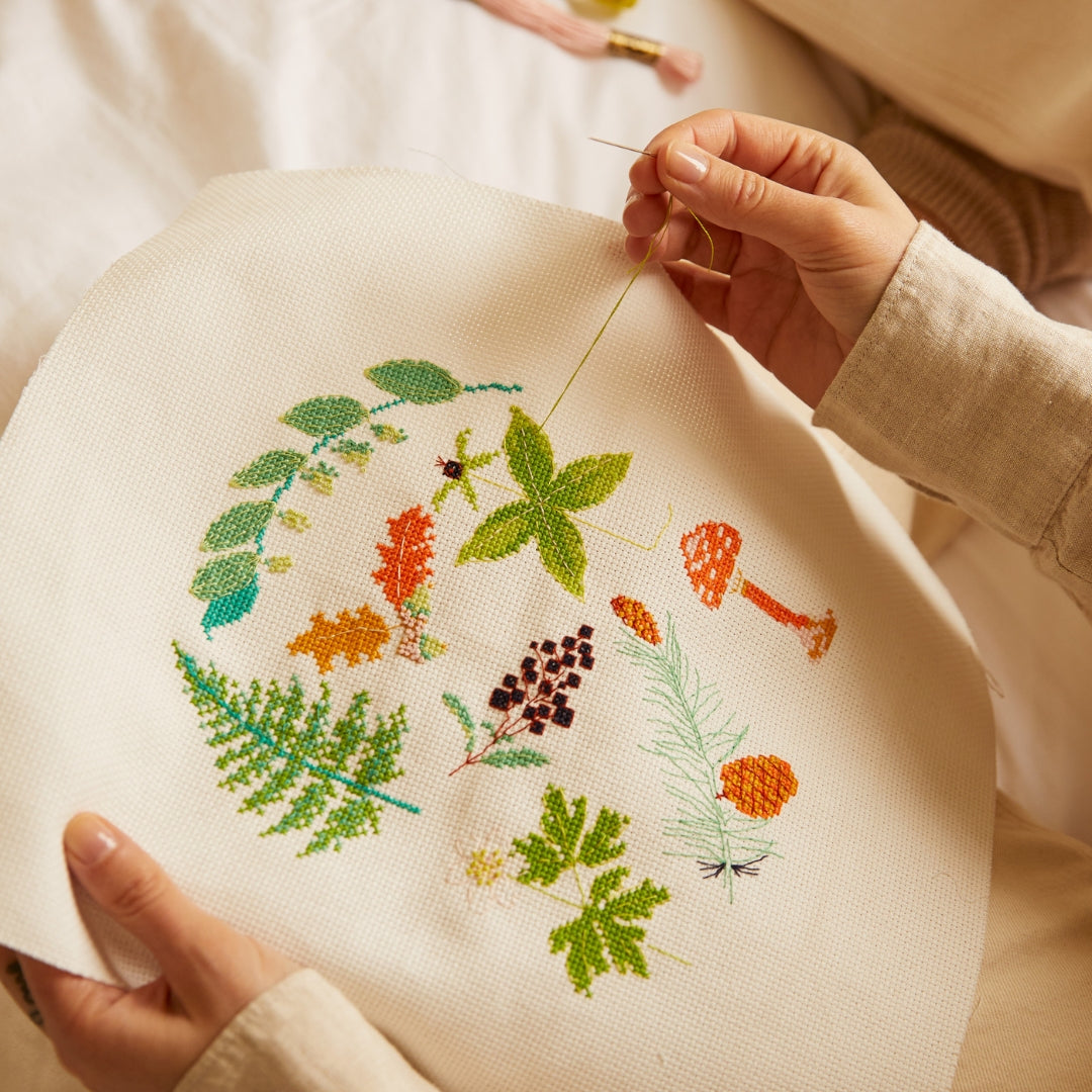 Kit de bordado Claro del Bosque (DMC)